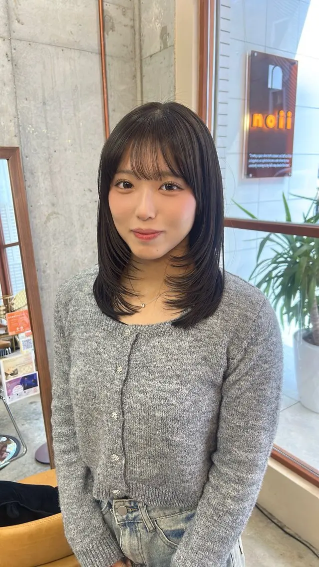 ミディアム ミディアムレイヤー レイヤーカット カット 顔周りレイヤー/ ふわあいりのヘアスタイル
