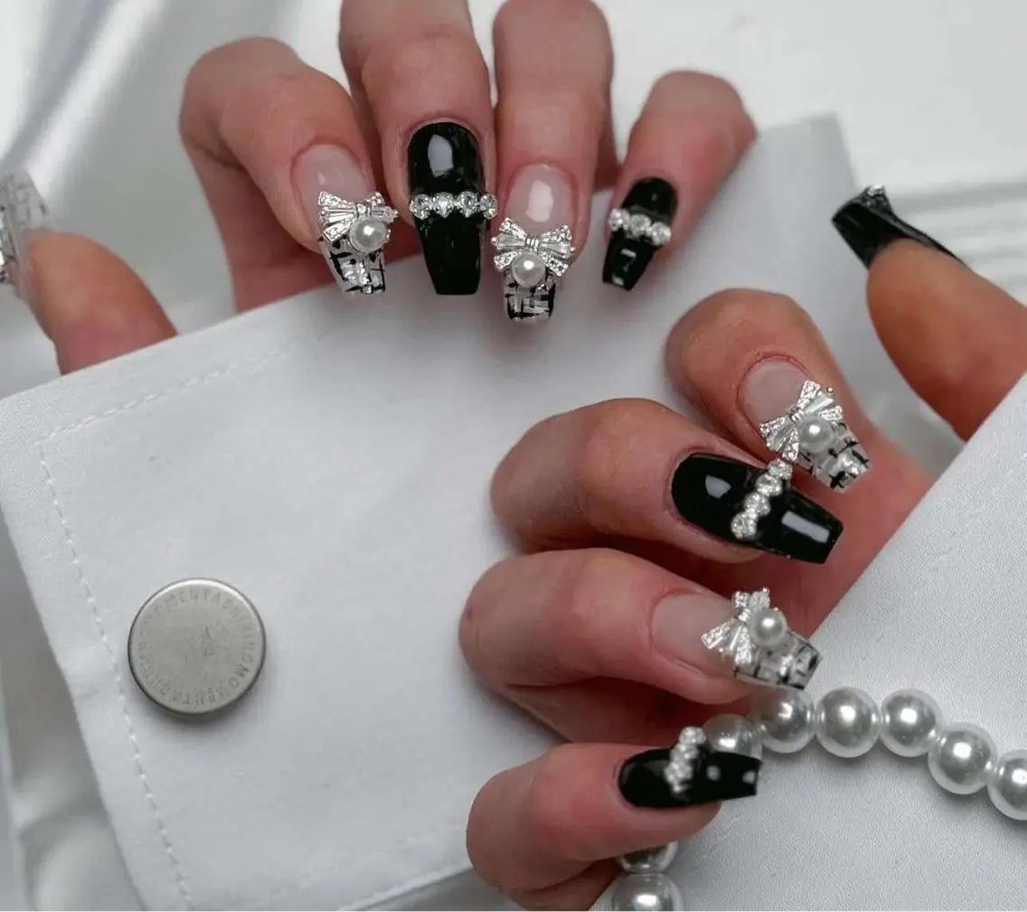 ネイル オーロラネイル フレンチネイル ジェルネイル ハロウィン 韓国ネイル ハンドネイル H.baby Nail Salonのネイルデザイン