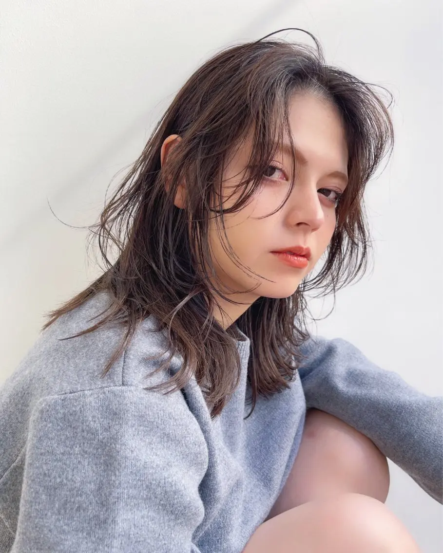 ミディアム レイヤーカット 似合わせカット カット トリートメント AiM 大名　似合わせカットのヘアスタイル