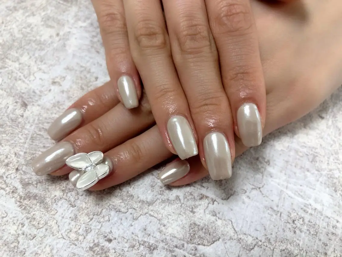 ネイル ホワイト ハンドネイル mogunail &blowのネイルデザイン