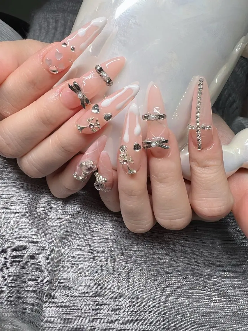 ネイル オーロラネイル チークネイル 長さ出し フットネイル フレンチネイル ハンドネイル Lee Nailsのネイルデザイン