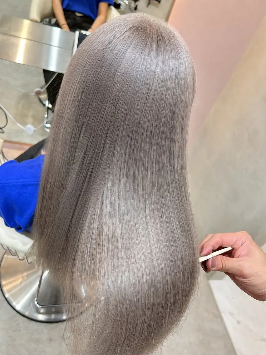 セミロング カラー 透明感カラー グレージュ ハイトーンカラー カット ヘアカラー トリートメント ヘアセット 透明感カラー特化/ レイヤーカット/ハルのヘアスタイル