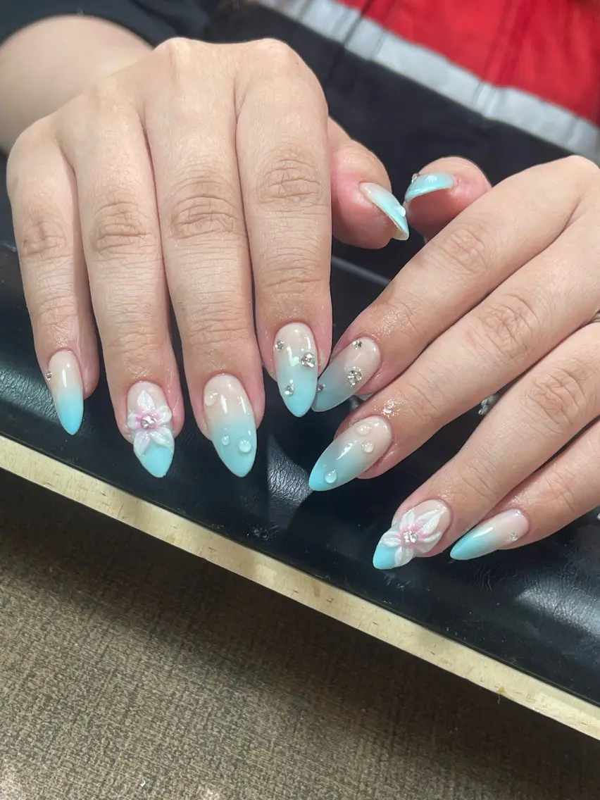 ネイル グラデーション ラメ(グリッター) マグネットネイル ミラーネイル ニュアンスネイル ハンドネイル Lumi de nailsのネイルデザイン