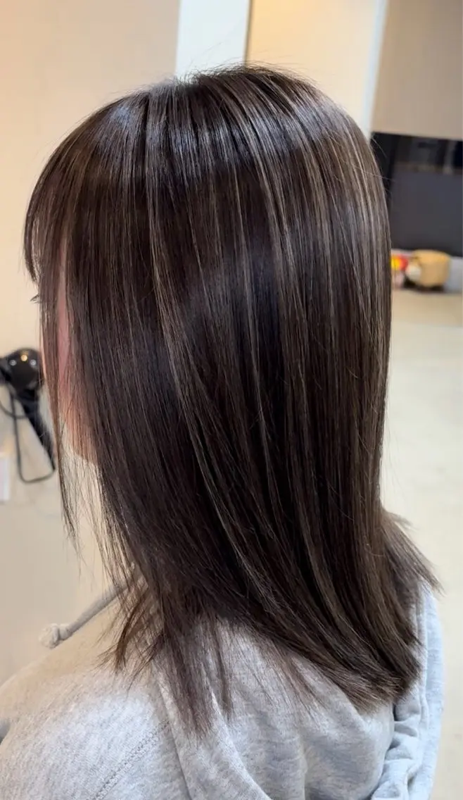 セミロング ハイライト ヘアカラー HIRO ✂︎のヘアスタイル