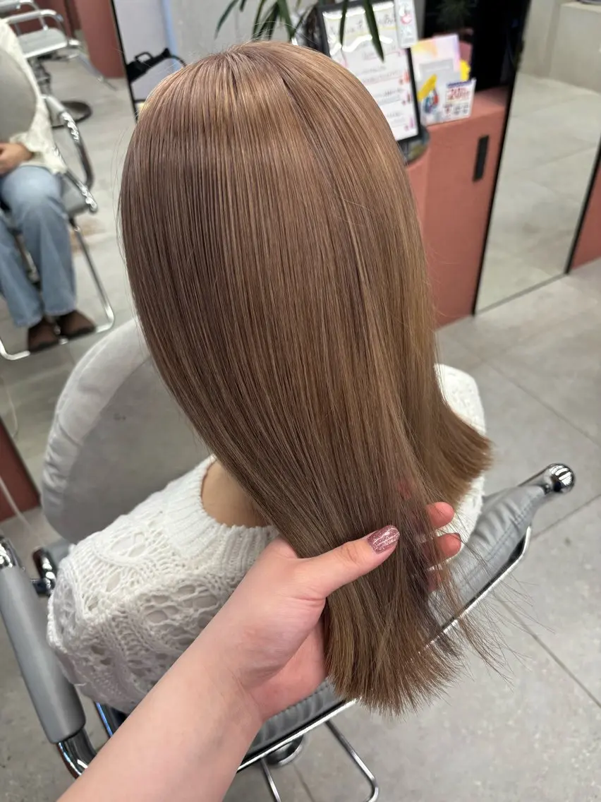 セミロング カラー ベージュカラー ブリーチ ミルクティーベージュ ほらぐちるい‎𖤐 /レイヤー/ツヤ感のヘアスタイル