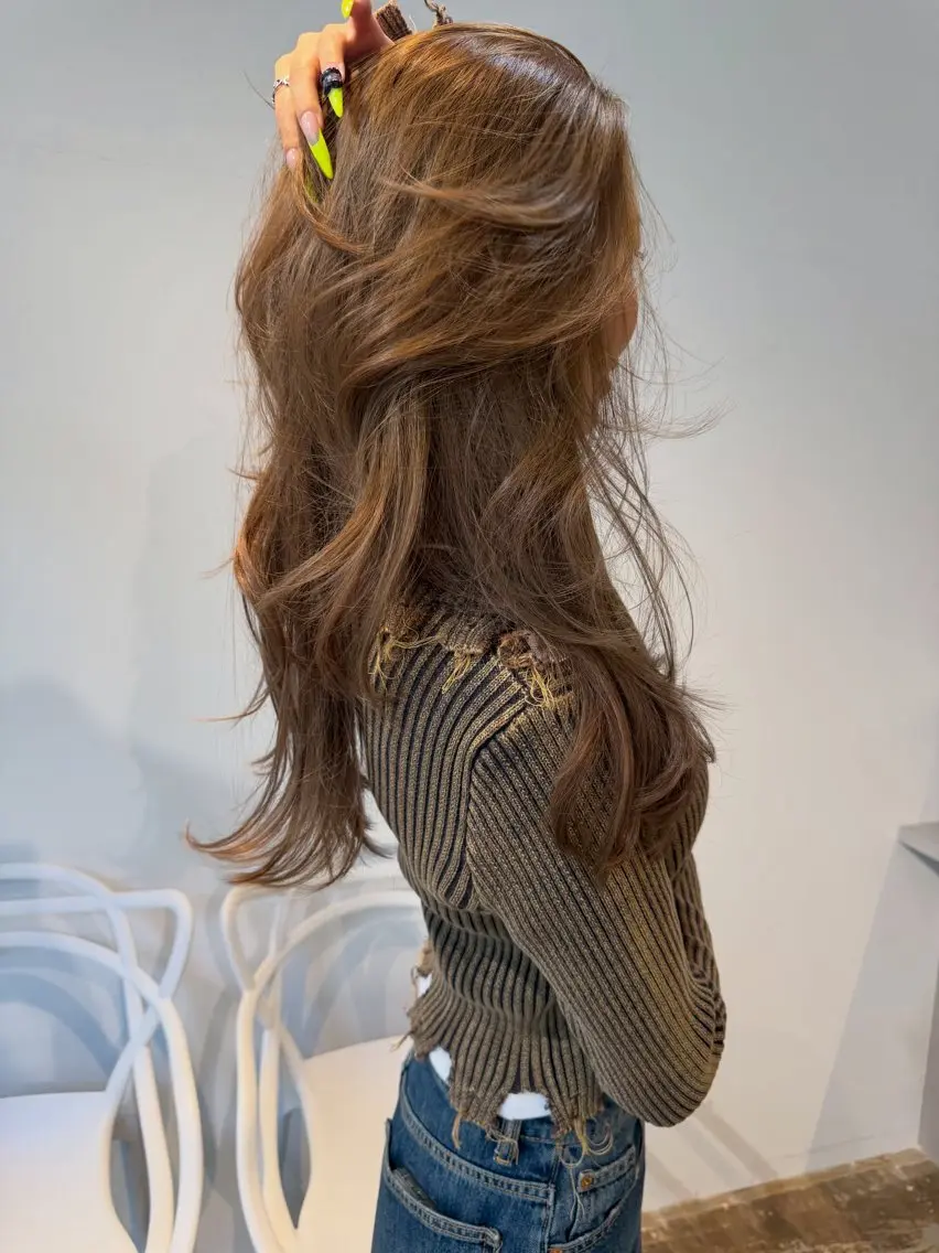 トレンドワンホンヘアにしたいならこれ🧸🤍❕ブリーチなしw color➕似合わせ前髪カットの写真