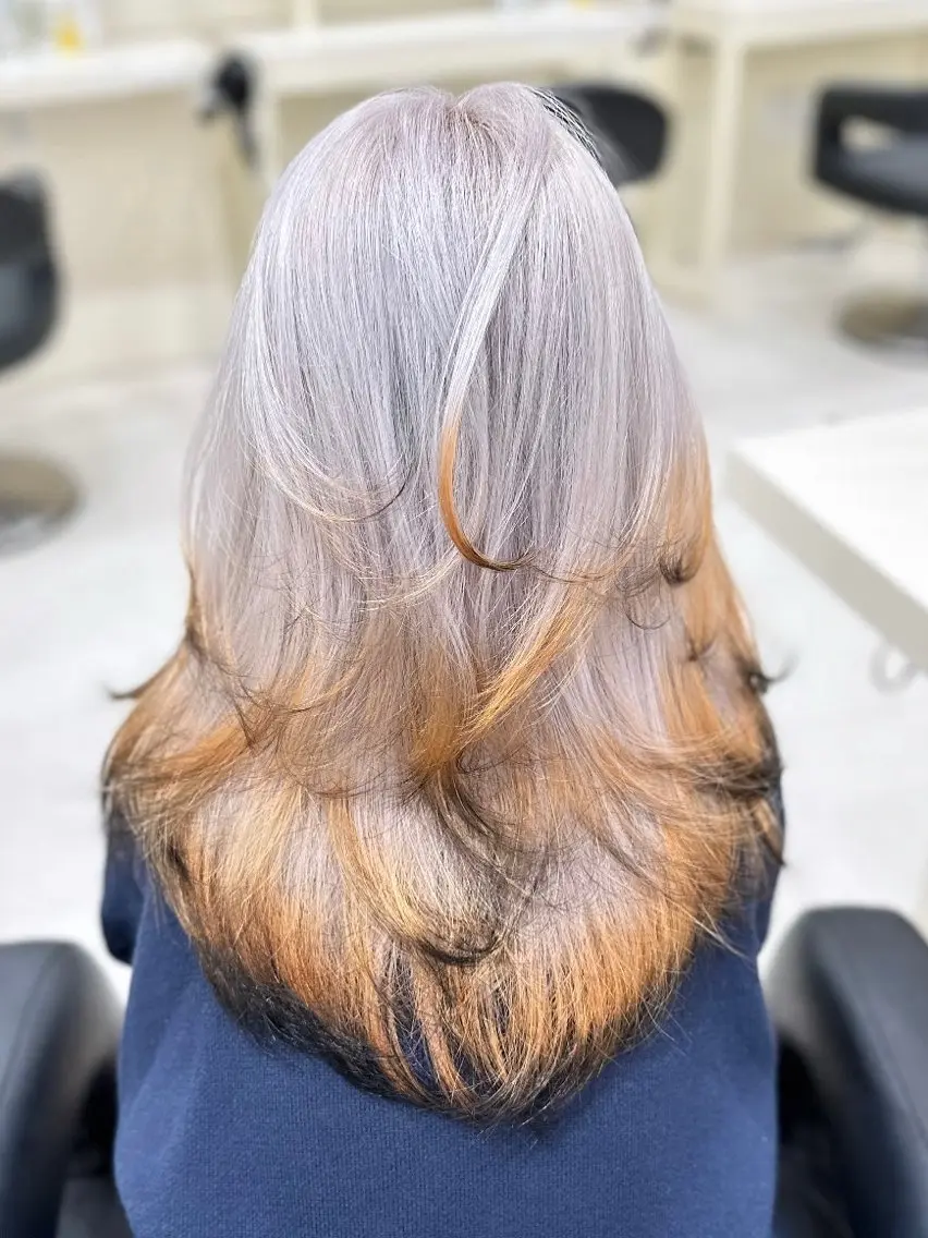 ロング カラー ヘアアレンジ 艶カラー/ハイトーン /レイヤーカットのヘアスタイル