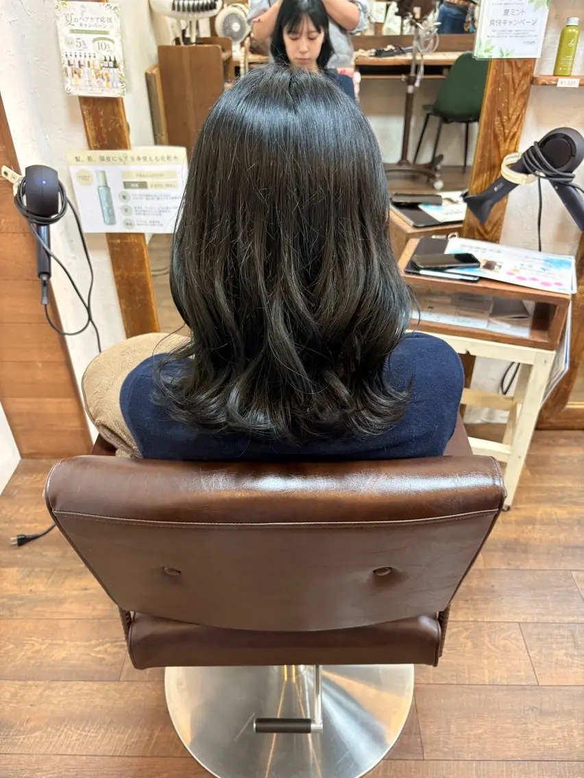 カラー 黒髪 ブルーカラー ブルーブラック 三宅　デザインカラー 透明感カラー✨のヘアスタイル