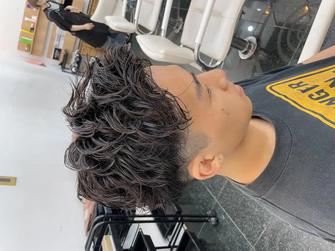 ショート パーマ メンズ カット パーマ 💇🏻‍♂️パーマ ニキ✨本田龍斗のヘアスタイル
