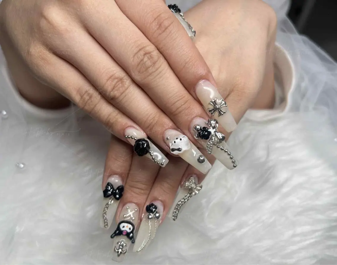 ネイル フレンチネイル ジェルネイル ガラスフレンチ ハロウィン ハート H.baby Nail Salonのネイルデザイン