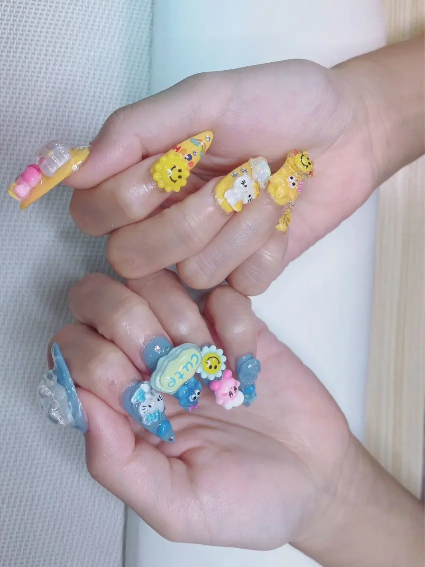 ネイル 💫🌸💕リサ nail ⭐️✨のネイルデザイン