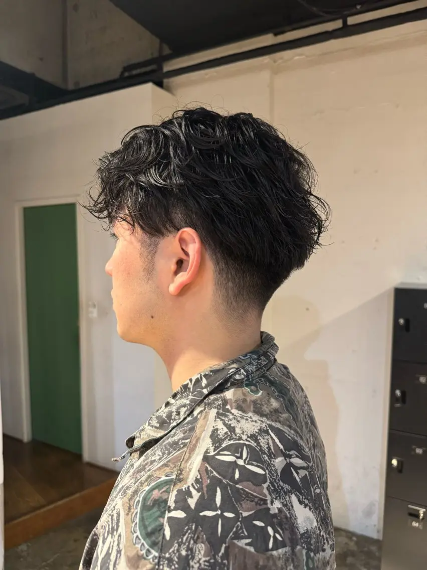 パーマ メンズ メンズパーマ 刈り上げ 影山 蒼太のヘアスタイル