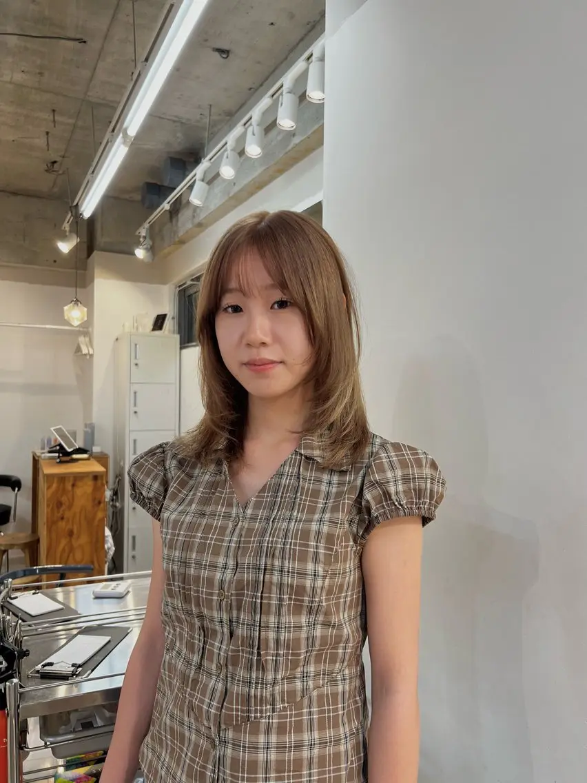 セミロング カラー ベージュカラー ブリーチ ミルクティーベージュ レイヤーカット カット ヘアカラー トリートメント fit /HONOKAのヘアスタイル