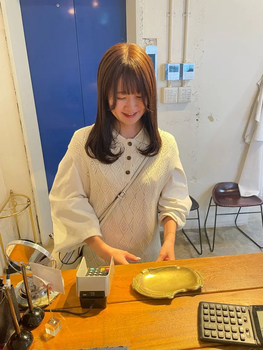 セミロング カラー ベージュカラー カット ヘアカラー トリートメント MIOベージュカラー 柔らかいカラーのヘアスタイル