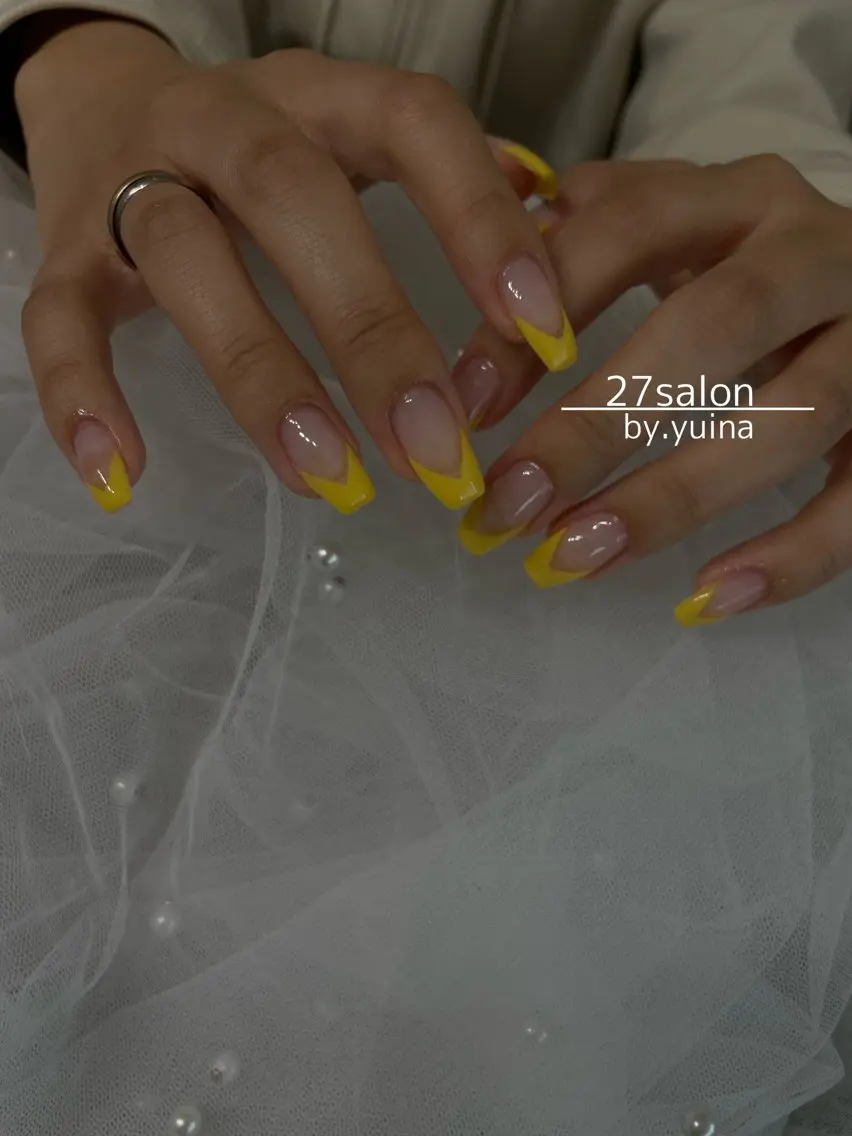 ネイル フレンチネイル 黄色 ハンドネイル 27salon yuinaのネイルデザイン