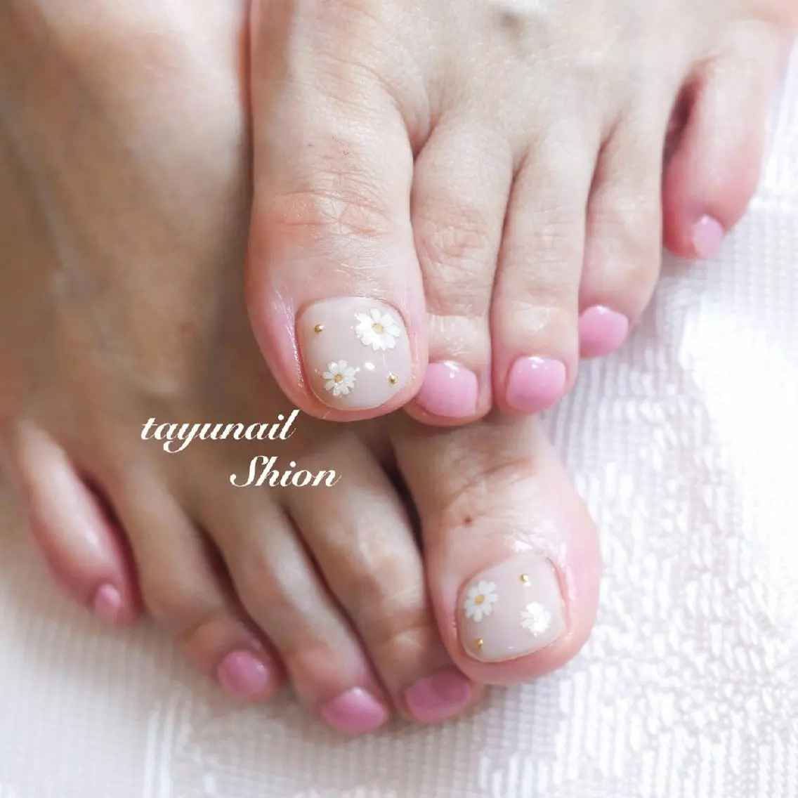 ネイル アートネイル ブルー フラワーネイル フットネイル ジェルネイル ネイルサロン 【たゆnail】のネイルデザイン