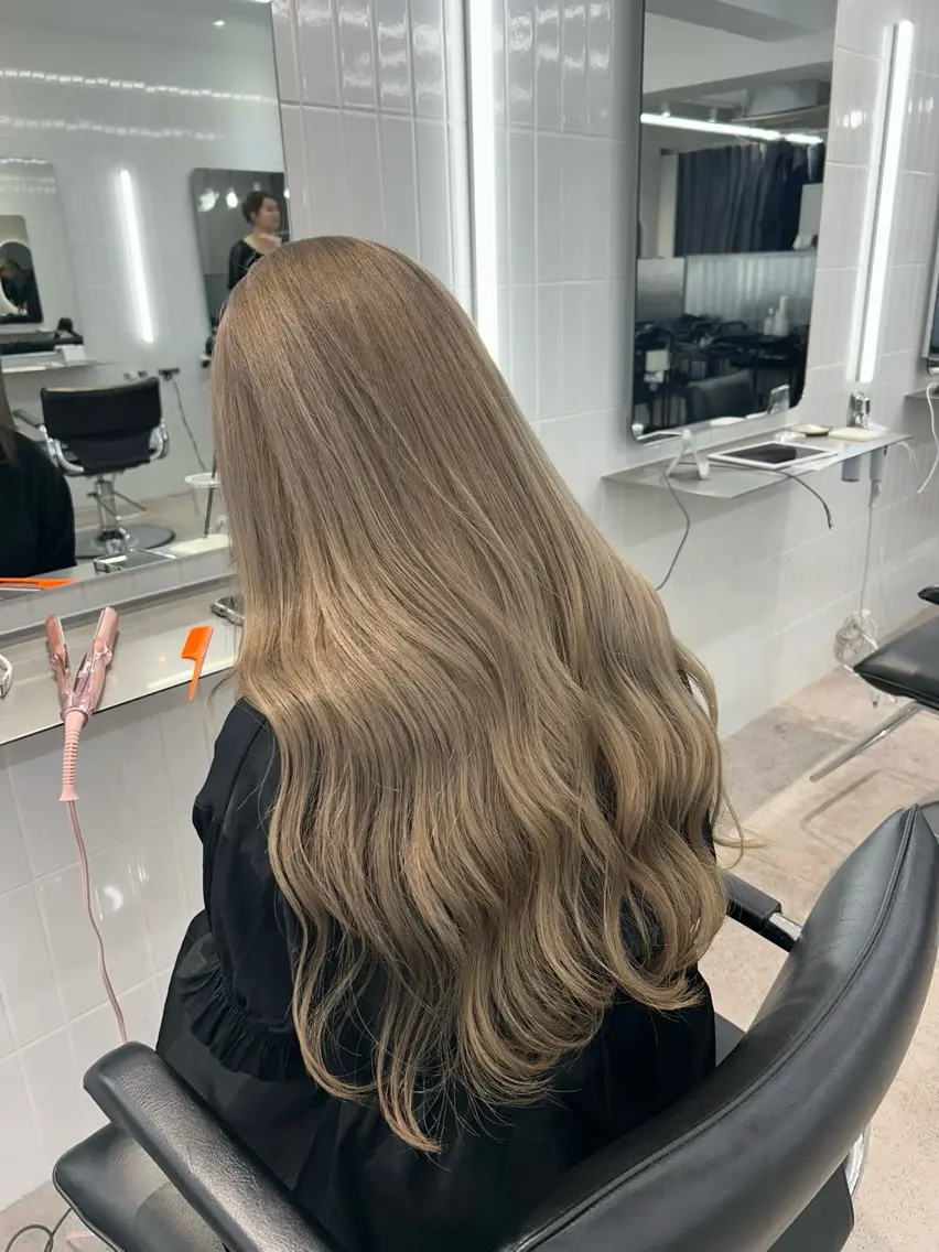 セミロング カラー 🫧縮毛矯正🫧 髪質改善RIKU🫧のヘアスタイル