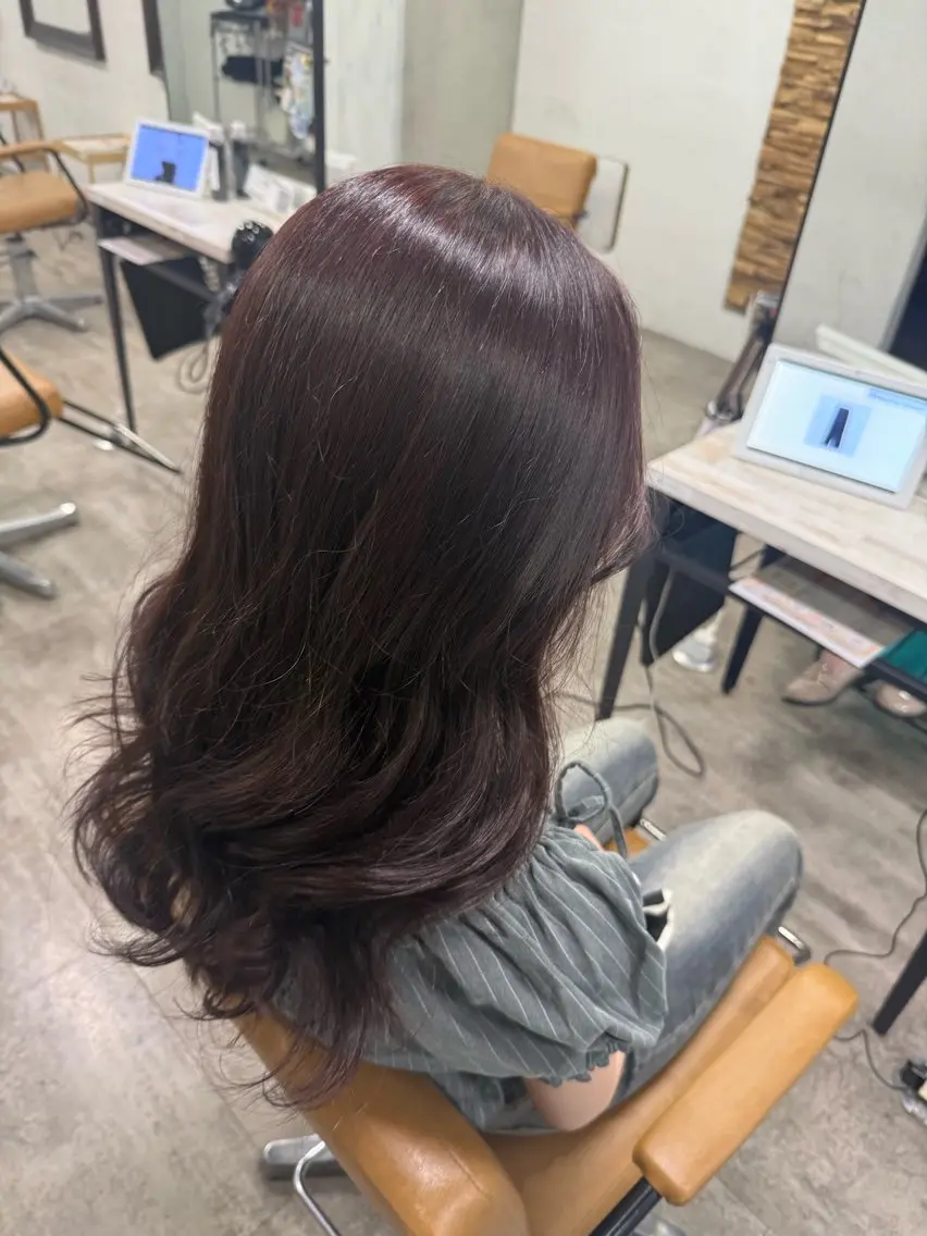 ロング ヘアカラー トリートメント SAIKA🤍ミルク ティー/ピンクカラーのヘアスタイル