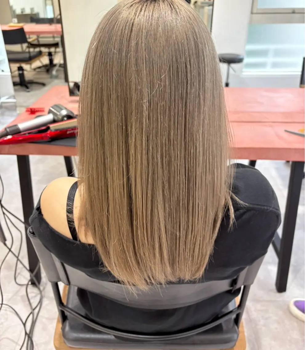 カラー ブリーチ ハイトーンカラー かわち ことみのヘアスタイル