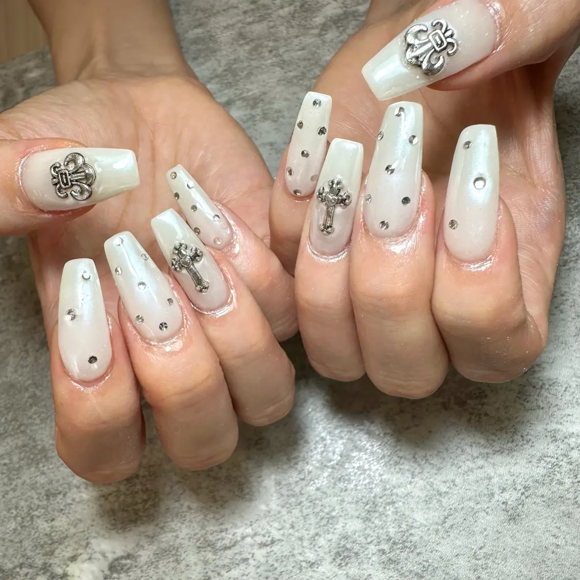ネイル ミラーネイル ホワイト Mii nailのネイルデザイン