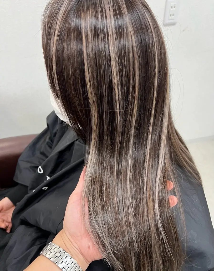 カラー ハイライトカラー ヘアカラー 永瀬 陽菜のヘアスタイル