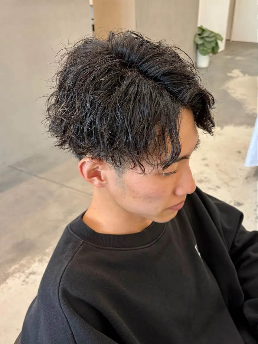 ショート パーマ メンズ マッシュ 波巻きパーマ カット パーマ トリートメント 山本 駿介のヘアスタイル