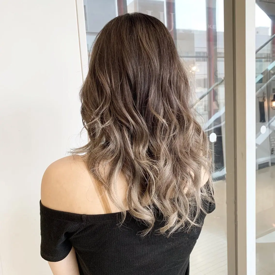 ロング カラー ヘアアレンジ グラデーションカラー グレージュ TATSUYA アートディレクターのヘアスタイル