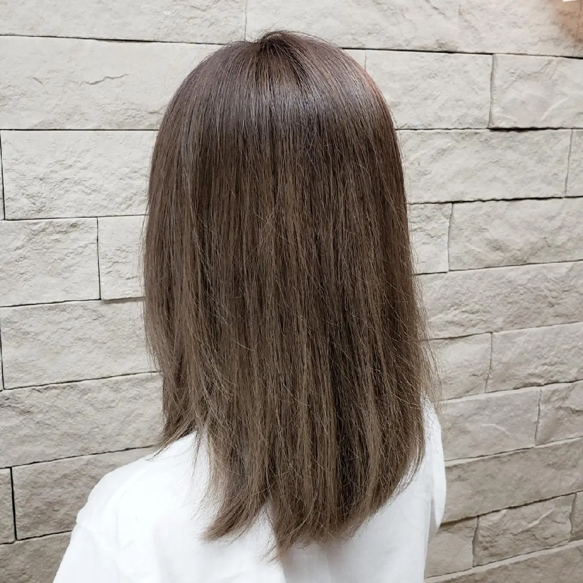 ミディアム カラー 透明感カラー グレージュ 艶髪✨ハイトーン ✨ホワイト✨北宗一郎のヘアスタイル