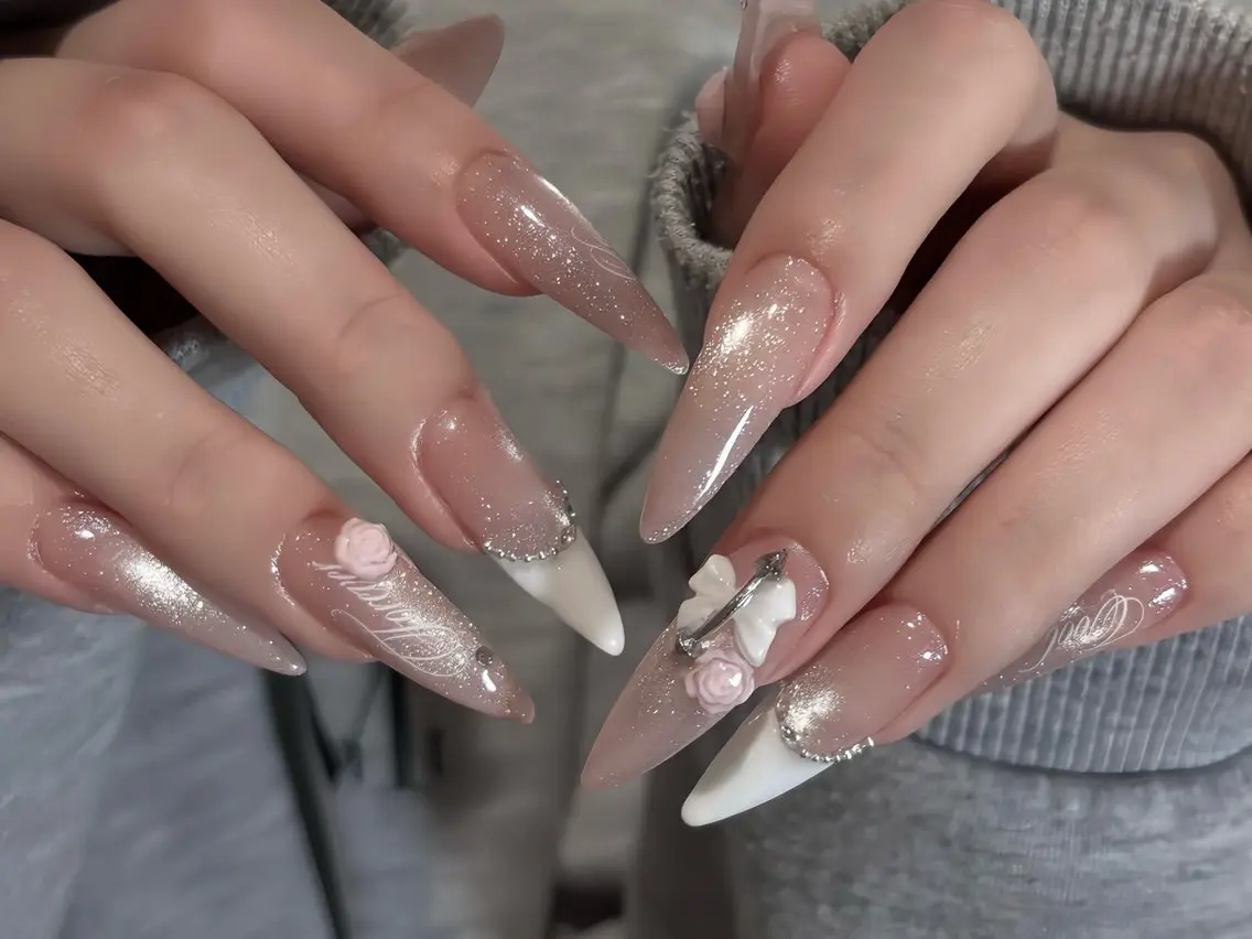 ネイル オーロラネイル チークネイル 桜ネイル クリアネイル ドット ハンドネイル Rin Nail 新大久保店のネイルデザイン