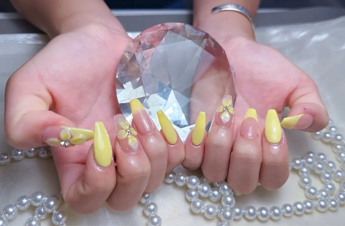 ネイル フラッシュネイル フレンチネイル グラデーション キラキラネイル 韓国ネイル ハンドネイル nyunn nailのネイルデザイン