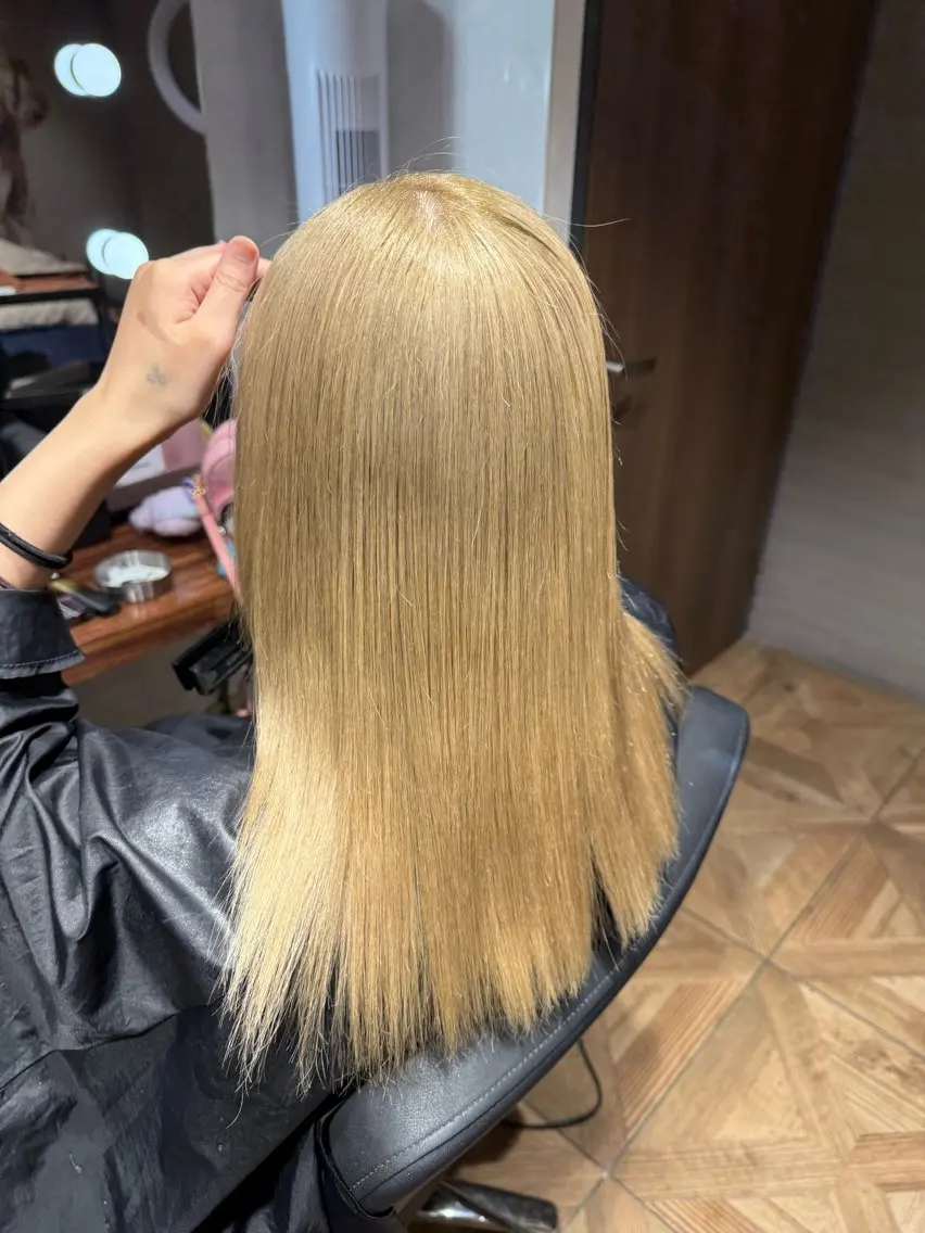 セミロング カラー ベージュカラー ダブルカラー ミルクティーベージュ ヘアカラー トリートメント 𝙃𝘼𝙍𝙐🎀 韓国×エクステのヘアスタイル