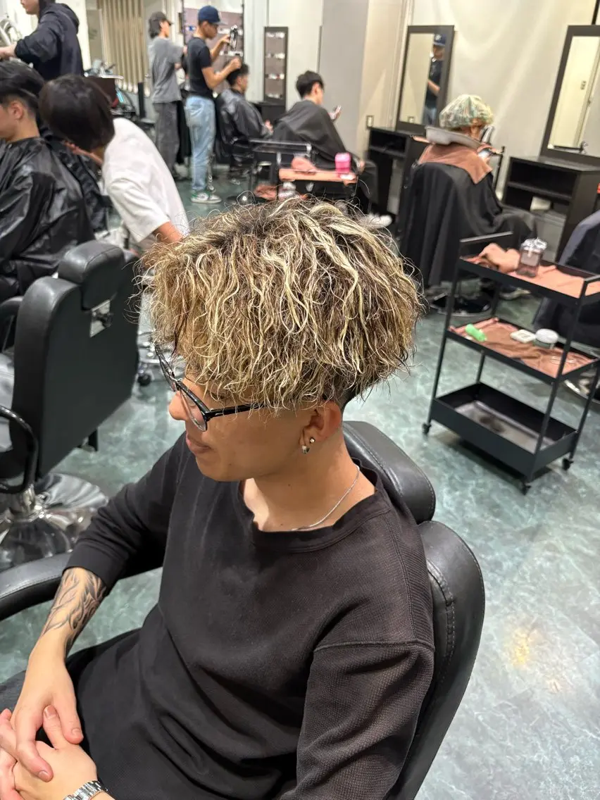 パーマ メンズ メンズメッシュ カット ヘアカラー パーマ 嶋田 海輝斗のヘアスタイル