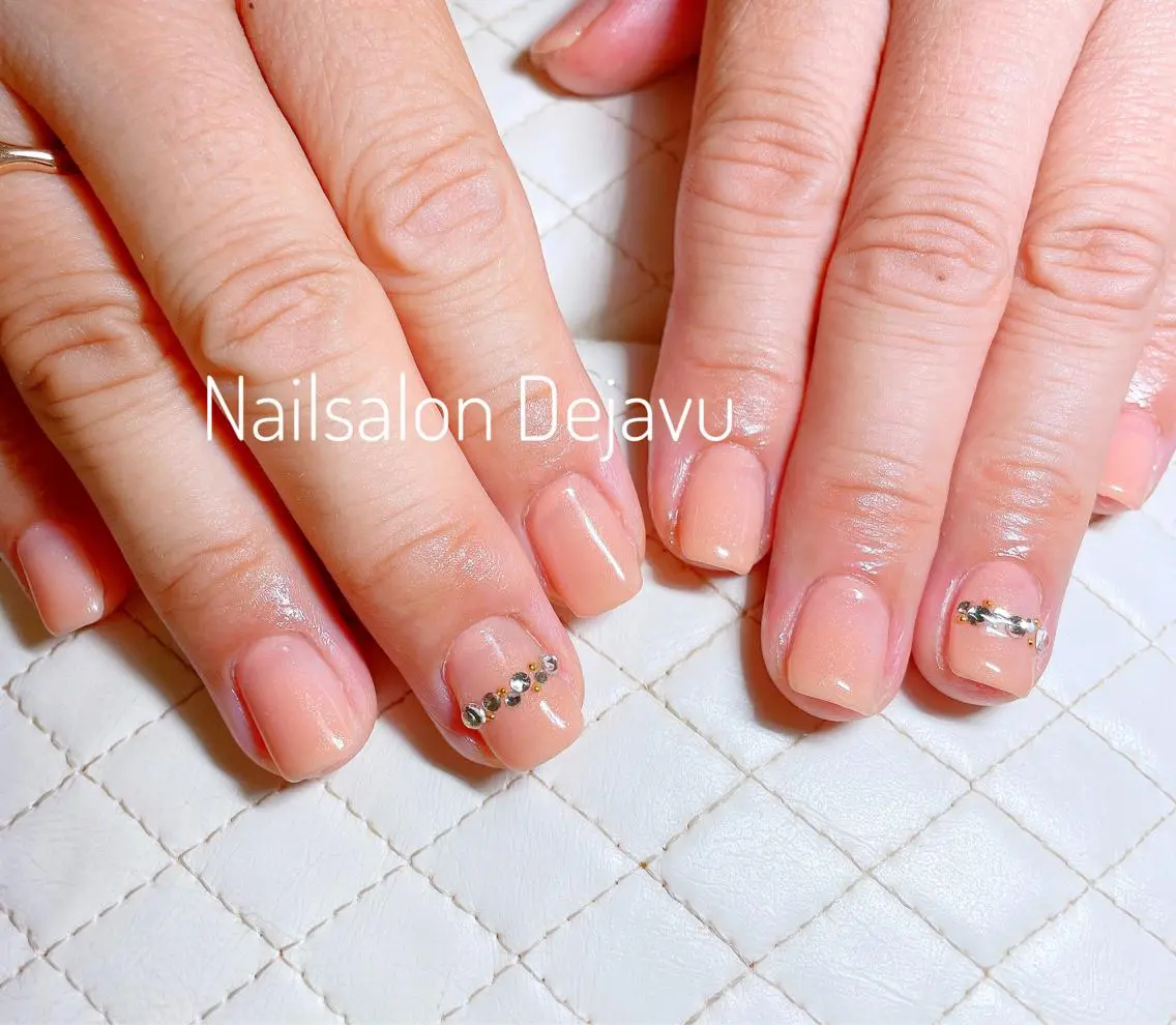 ネイル アートネイル ジェルネイル シンプルネイル ストーンネイル ハンドネイル Nail salon Dejavu 🌿のネイルデザイン