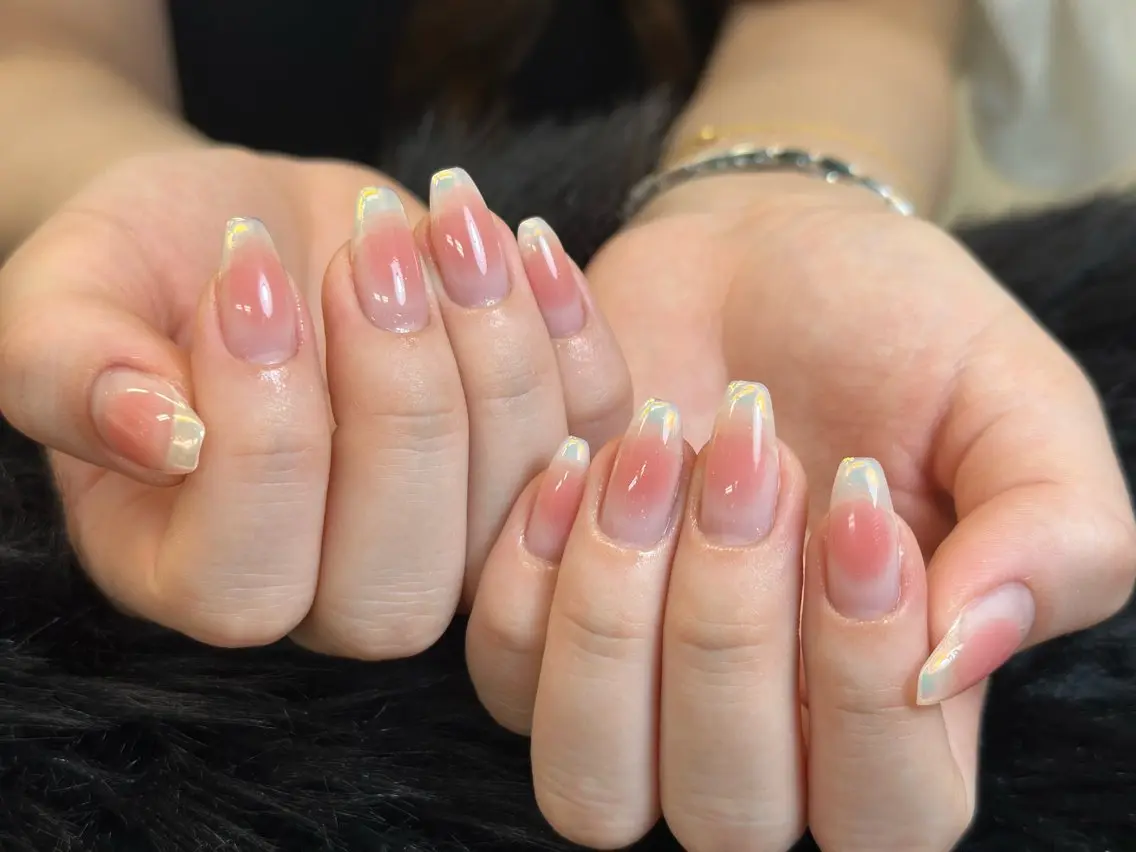 ネイル チークネイル ドット フレンチネイル グラデーション 韓国ネイル ハンドネイル Lisa Nail Salonのネイルデザイン