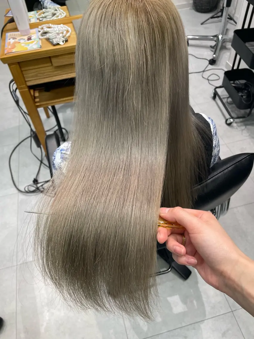 ロング カラー ブリーチ グレージュ 縮毛矯正 なりたいを叶えます！ 出口 紗依のヘアスタイル