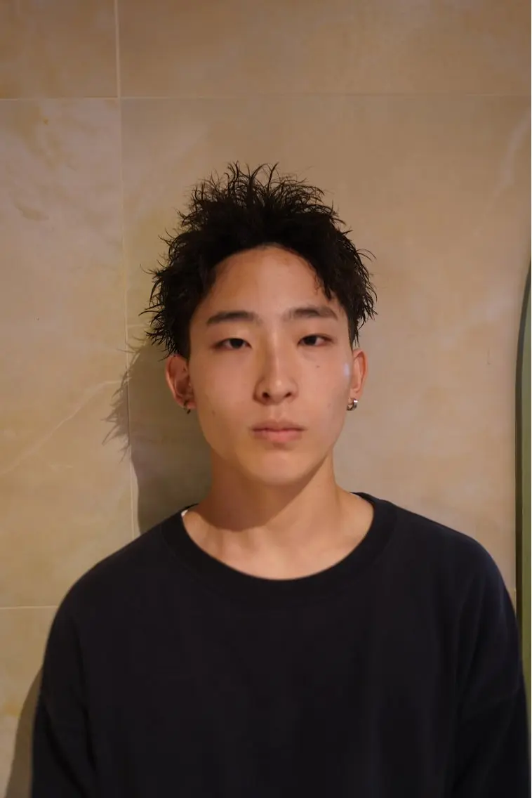 ショート パーマ メンズ メンズパーマ スパイキーショート ショートヘア カット ヘアカラー パーマ モチヅキ タツキのヘアスタイル