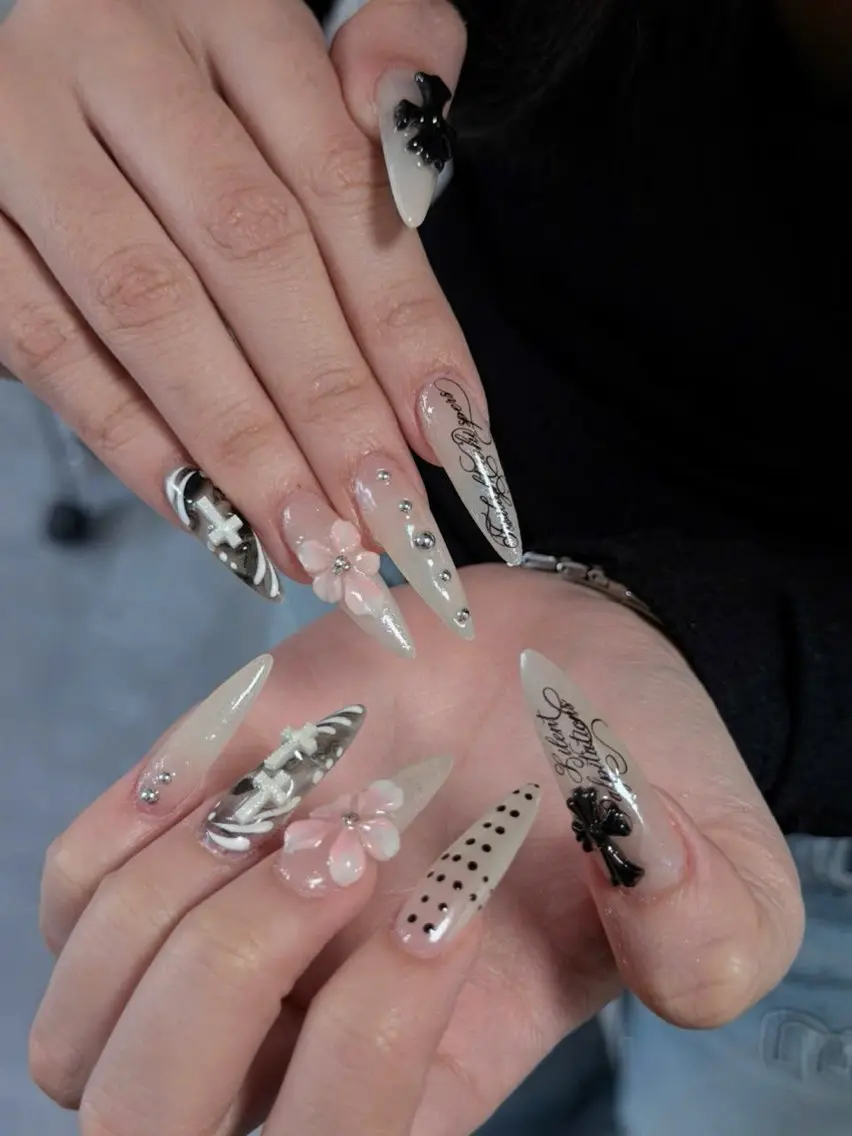 ネイル フラッシュネイル フレンチネイル グラデーション キラキラネイル 韓国ネイル ハンドネイル Hy nailsのネイルデザイン