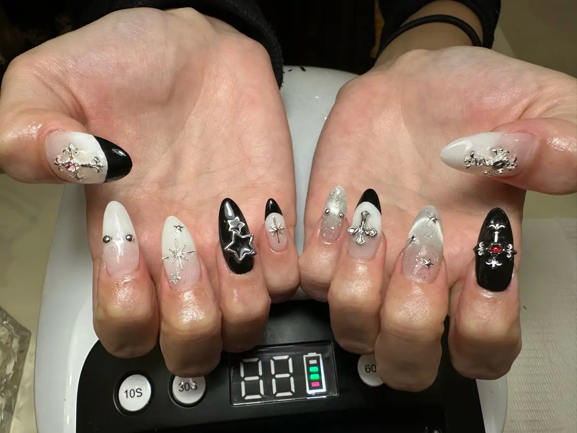 ネイル フレンチネイル マグネットネイル ハンドネイル ハンドケア LYYM Salon Miraのネイルデザイン
