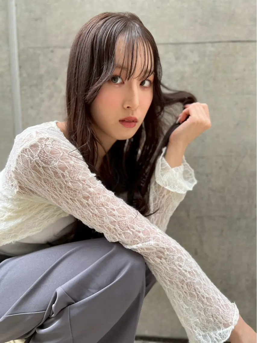 ロング カラー 黒髪 ブリーチ 透明感カラー 顔周りカット レイヤーカット ヘアカラー トリートメント 透明感/レイヤー 🇰🇷tomonaのヘアスタイル