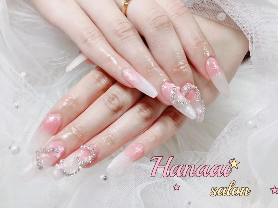 ロング 韓国風ヘア ハンドネイル Hanaai Salon新宿店のネイルデザイン