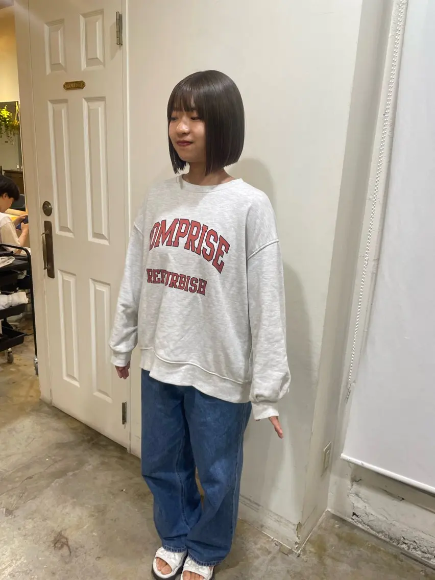 ショート カラー ブリーチ グレージュ オリーブグレージュ オリーブグレー ヘアカラー トリートメント MIOベージュカラー 柔らかいカラーのヘアスタイル
