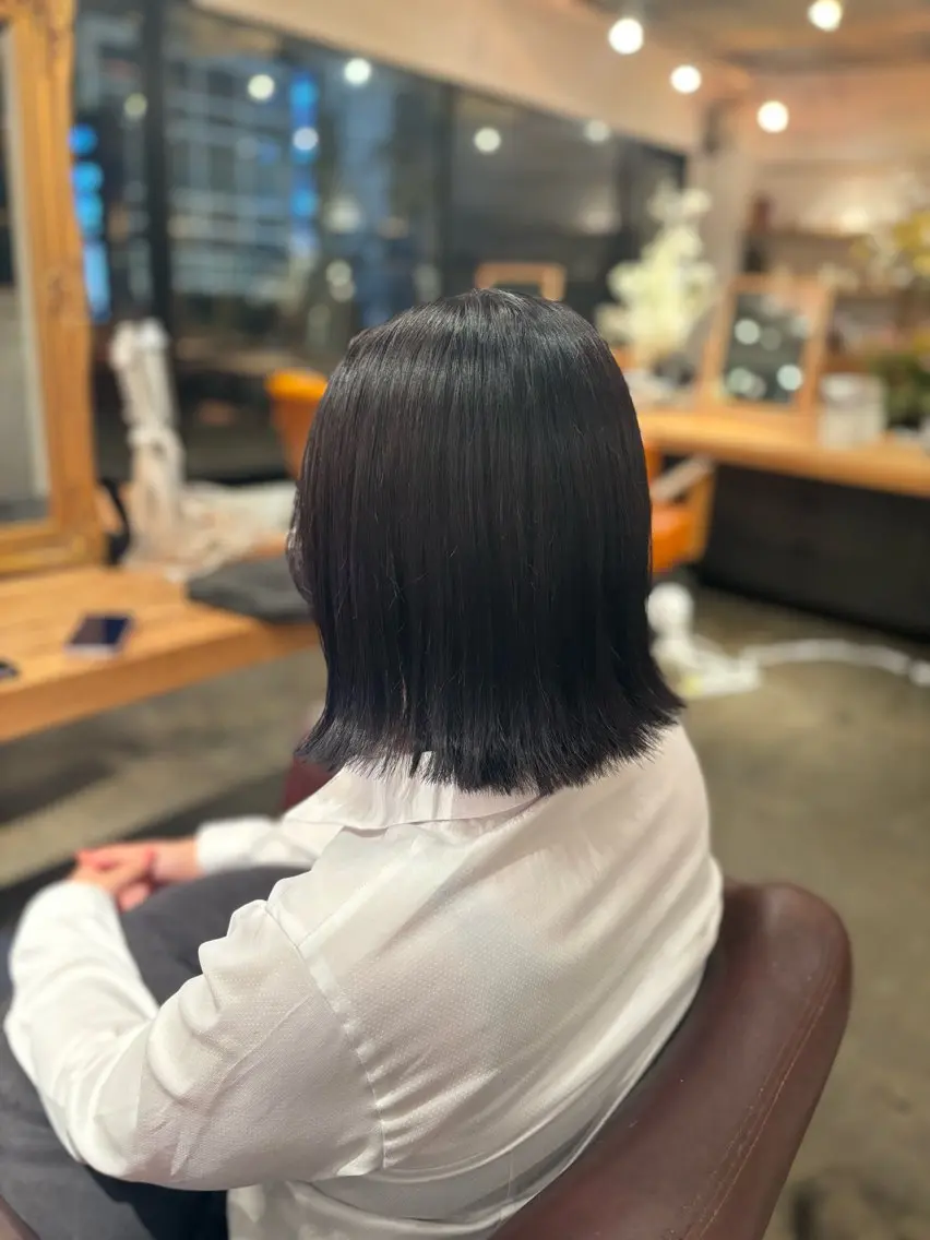 ショート カラー 黒髪 透明感カラー ネイビーカラー 髪質改善カラー ベージュ🤎YUMEのヘアスタイル