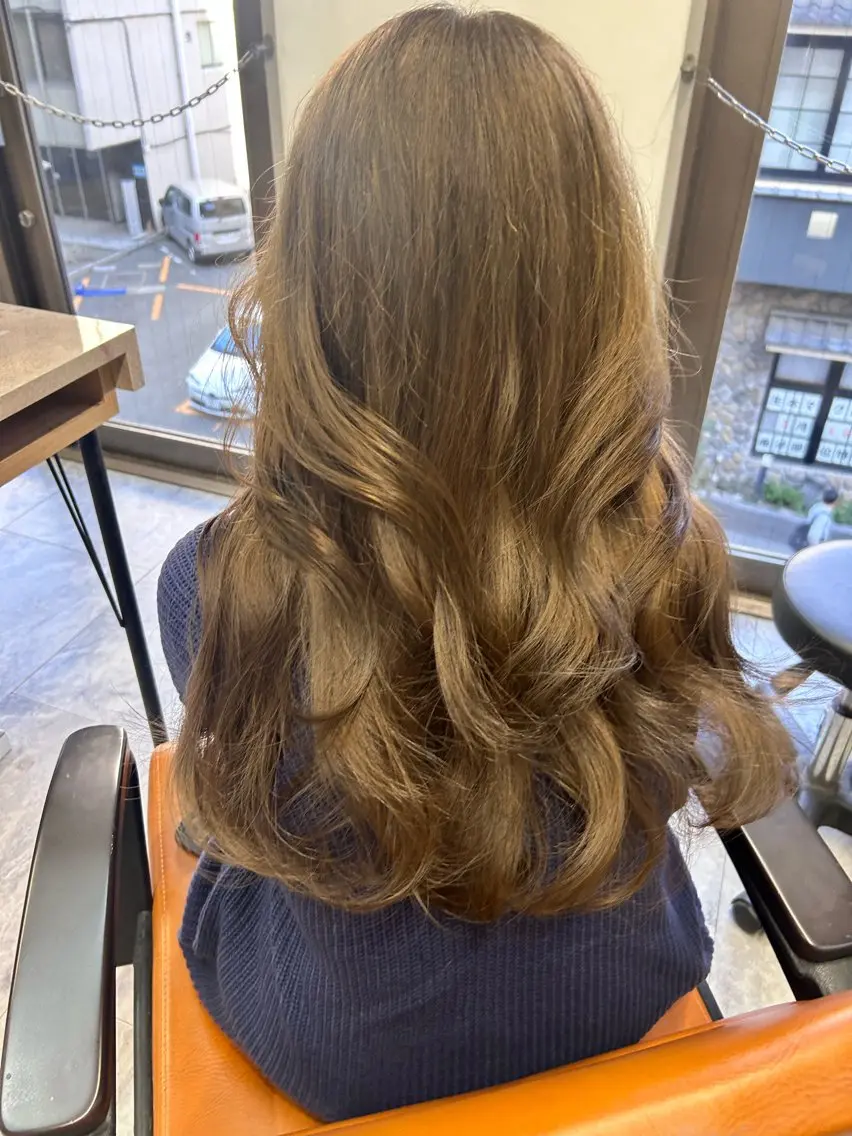 ロング カラー ブリーチ 透明感カラー ダブルカラー 縮毛矯正 ヘアカラー トリートメント ひかり HAZELのヘアスタイル