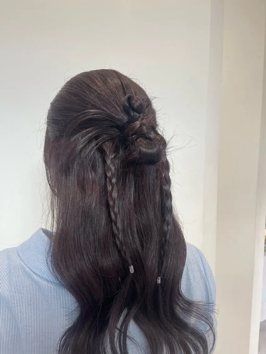 ロング カラー ヘアアレンジ ハーフアップ 🎀MONA あまね🎀のヘアスタイル