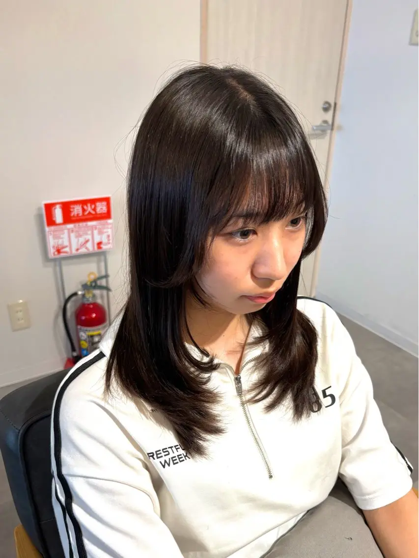 ミディアム レイヤーカット 栗原 歩美のヘアスタイル