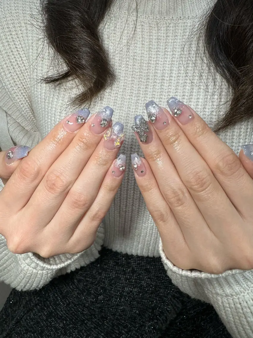 ネイル LAVISH 大和店 emi・:*+のネイルデザイン