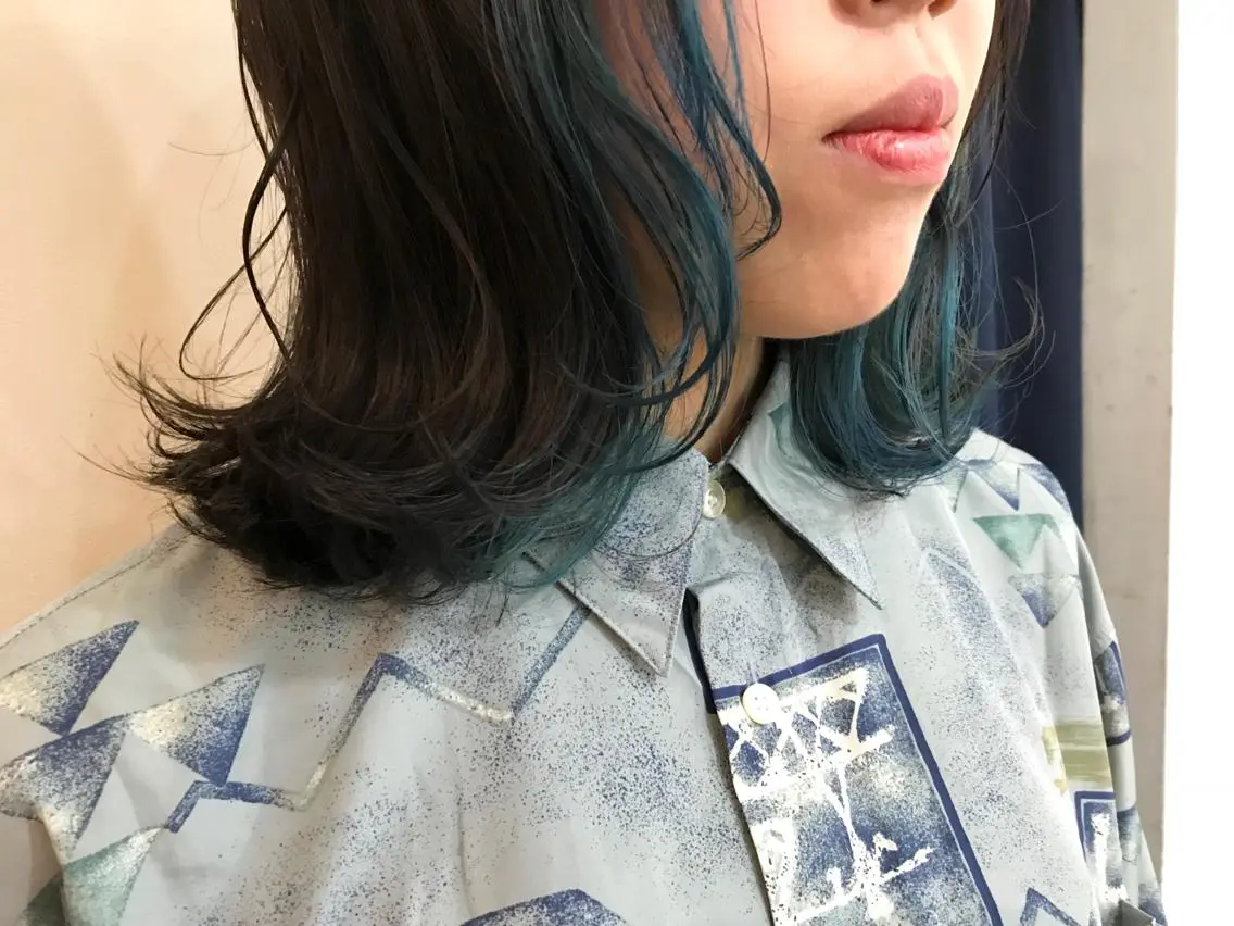 ミディアム カラー いけだ　ひかり ハイライトくびれヘアのヘアスタイル