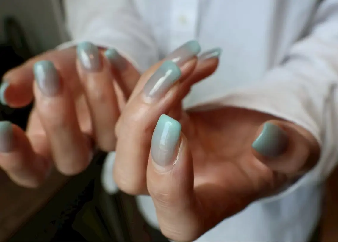 ネイル グラデーション YUI _RITZのネイルデザイン