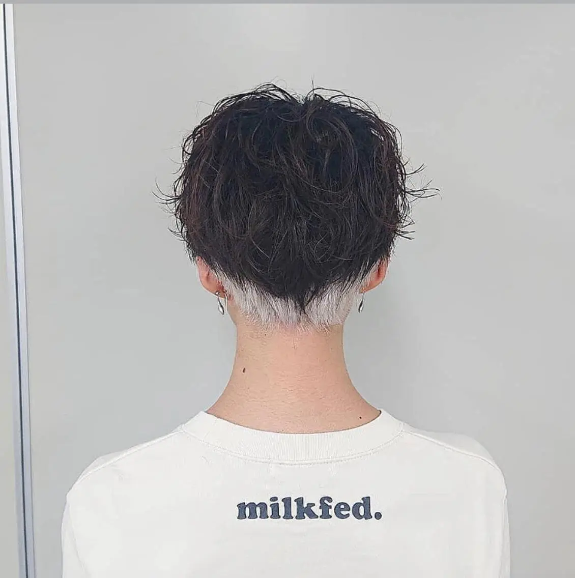 メンズ メンズバレイヤージュ センターパート メンズハイライト メンズインナーカラー メンズパーマ カット ヘアカラー トリートメント 酸性ストレート/ブリ ーチなしWカラー河本のヘアスタイル