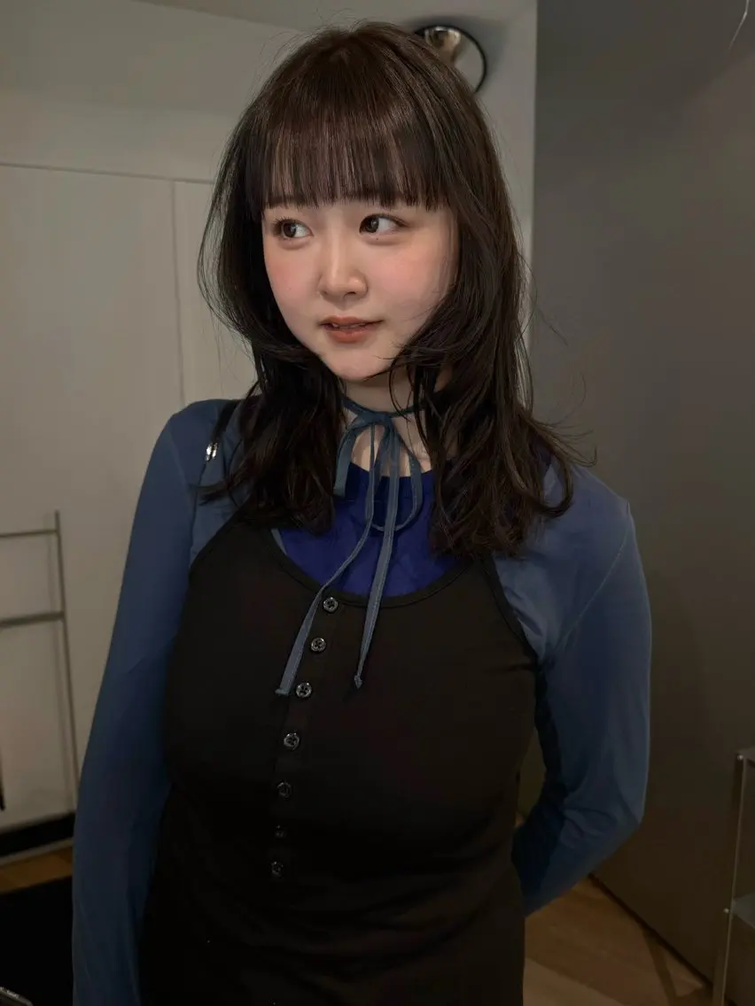 セミロング カラー グレージュ ラベンダーカラー ラベンダーグレージュ ラベンダーグレー レイヤーカット カット ヘアカラー トリートメント sota/透ける モノトーン/抜け感のヘアスタイル